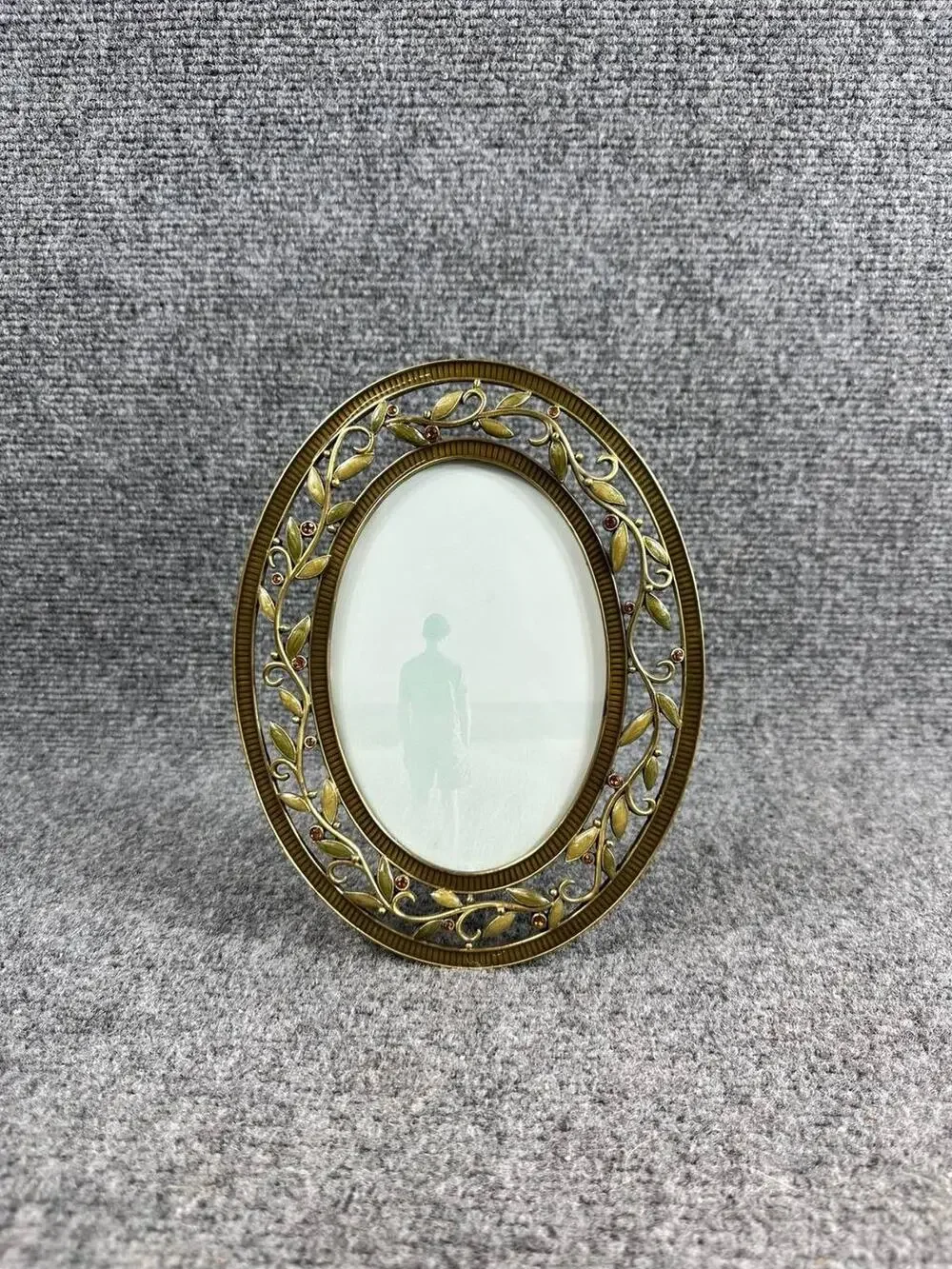 Oval Decorative Photo Frame Metal Leaf Design Tabletop Frame FSA